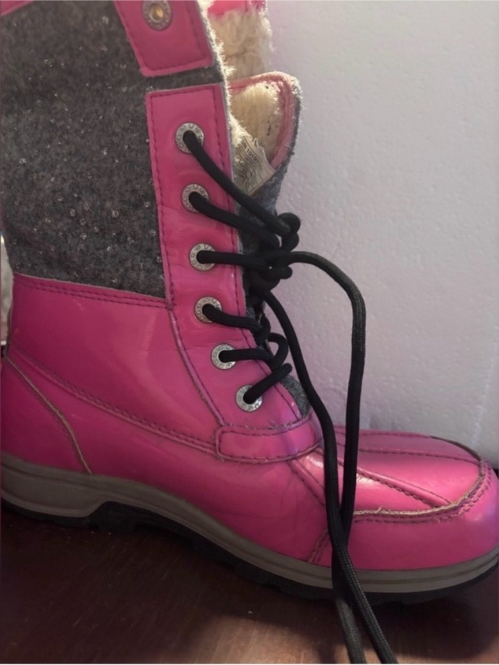 UGG Butte Il Vibrant Pink boots sparkling kids size 3 in a great condition - Picture 2 of 6
